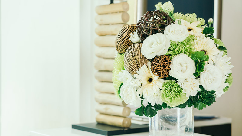 گل های مصنوعی در مقابل گل های واقعی