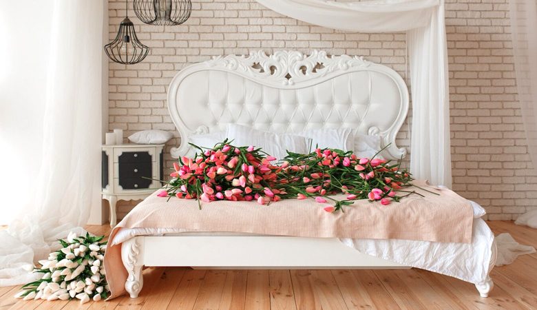 Top 10 Romantic Bedroom Decoration With Flowers