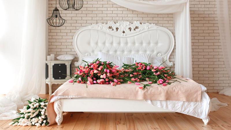 Top 10 Romantic Bedroom Decoration With Flowers